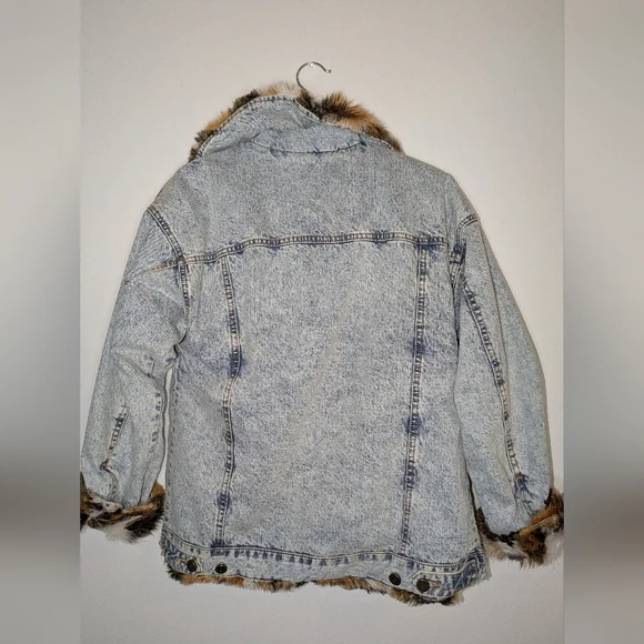 Urban Outfitters Faux Fur Lined Denim Trucker Jacket Size XS - Picture 11 of 13
